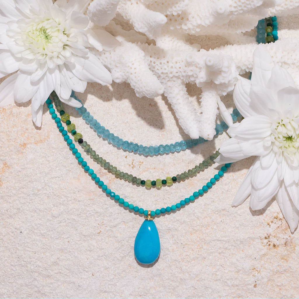 The perfect balance of delicate & bold, this is a gorgeous natural turquoise necklace so lets it’s intense colour and perfect form steal the show.