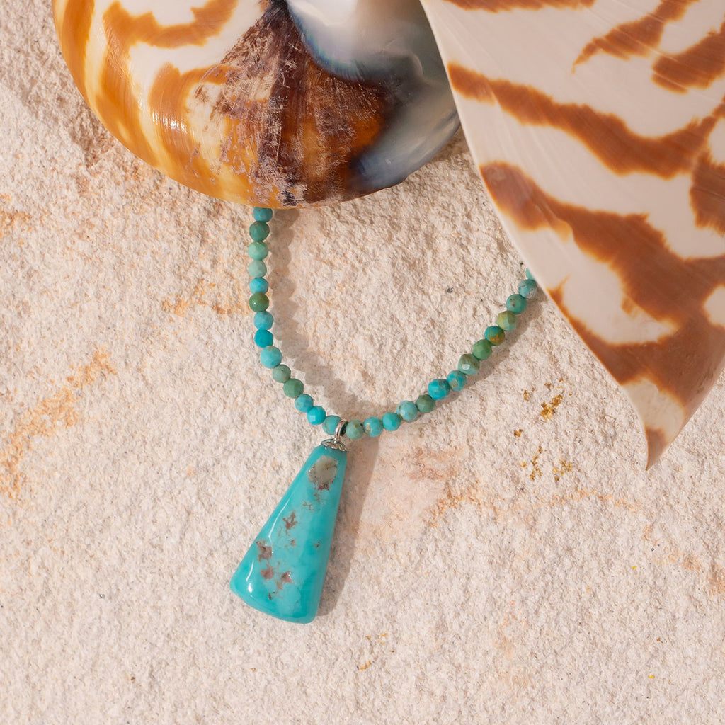 Discover the beauty of natural turquoise with our delicate Necklace Turquoise Nava Elv.